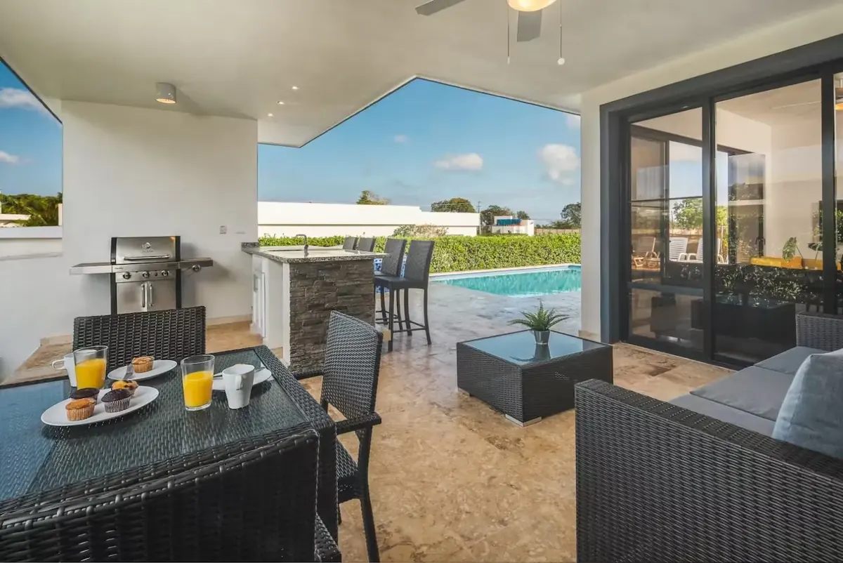Breakfast on the villa terrace